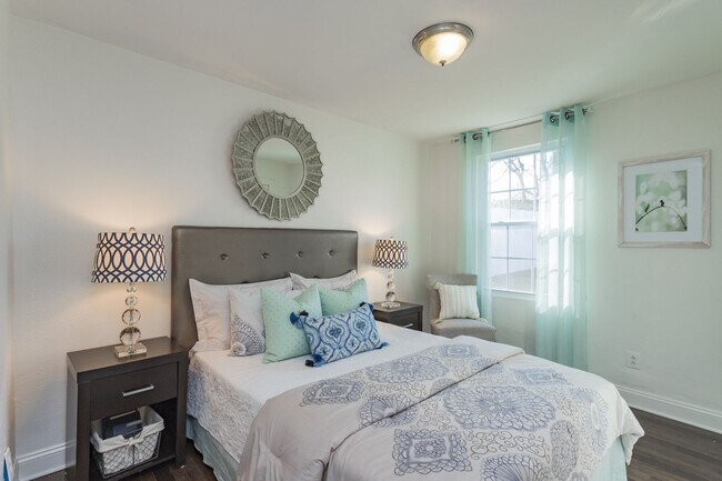 Building Photo - Charming Renovated Home