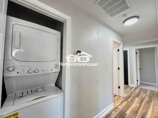 Building Photo - 5 Paddock Dr