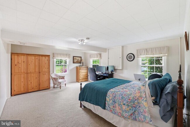 Building Photo - 9809 Sunset Dr