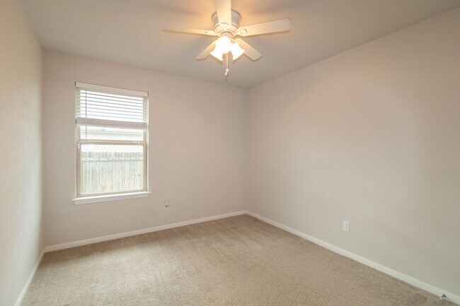 Building Photo - 310 Hyltin St