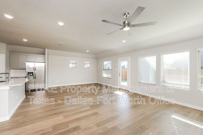 Building Photo - 805 Tidal Dr