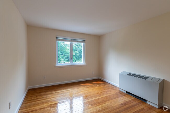 2BR, 2BA - Standard - Bedroom - 115 S Main St