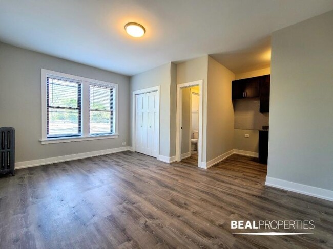 Building Photo - 0 bedroom in CHICAGO IL 60625