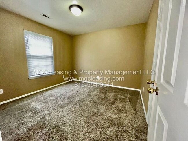 Building Photo - RANCH STYLE DUPLEX AVAILABLE NOW, SELF TOU...