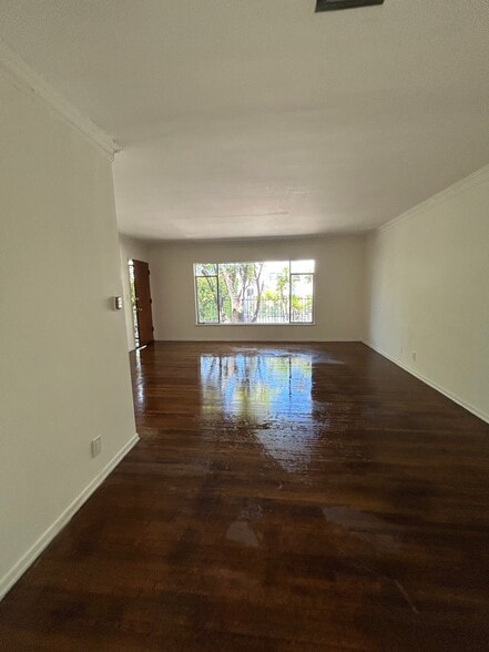 Building Photo - 1850 N La Brea Ave