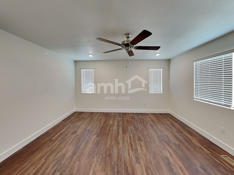 Building Photo - 818 S Oak St