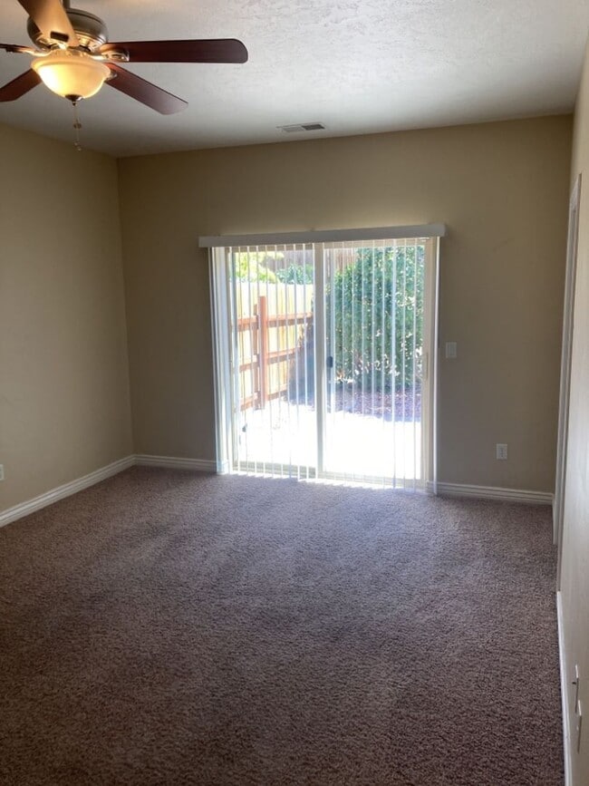 Building Photo - 3 Bed - 2 Bath, 1 Car Garage Single Level ...