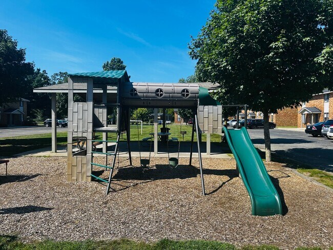 Building Photo - 475 W Mae Rose Ave