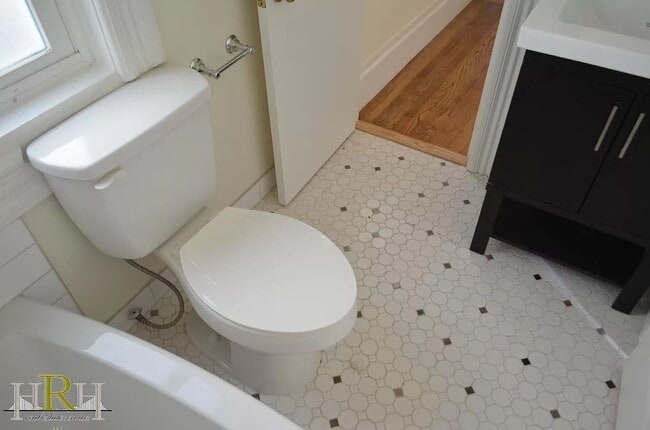 Building Photo - Location!! Charming 3 BR | 1.5 BA in the H...