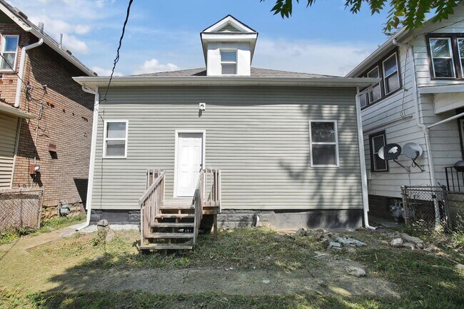 Building Photo - Updated 4-bedroom, 2-bathroom house!