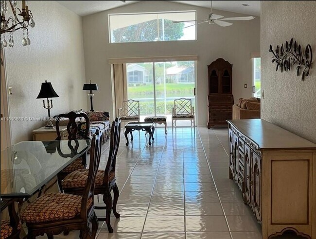 Building Photo - 10566 Sunset Isles Ct