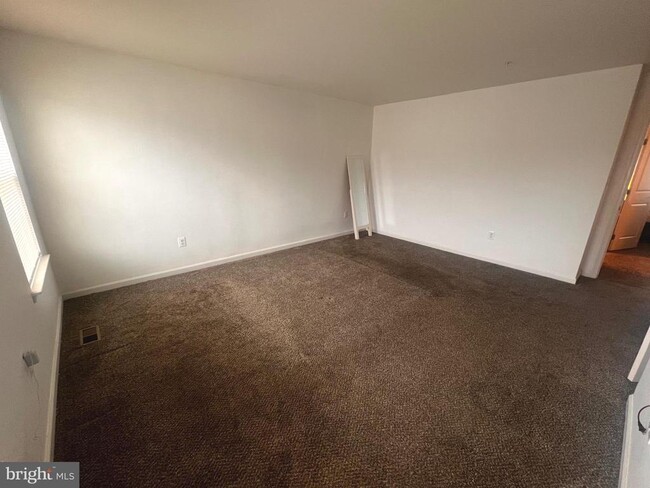 Building Photo - 154 Sachem St