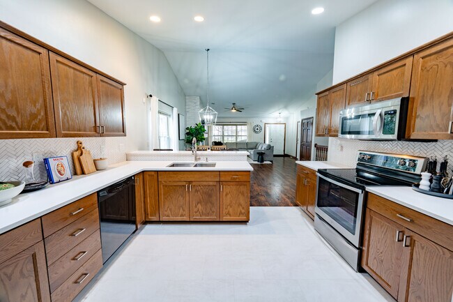 Building Photo - 3400 Riverstone Ct