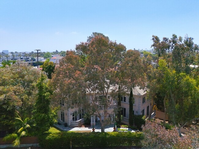 Building Photo - 3210 N Ardmore Ave
