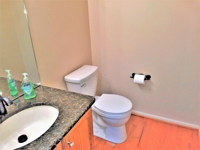 Building Photo - 47498 Fox Run Dr