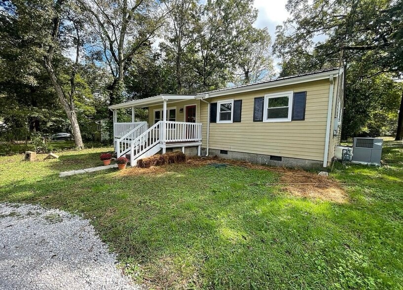 Building Photo - 612 Cove Rd