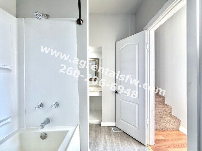 Building Photo - 1915 Ellen Ave