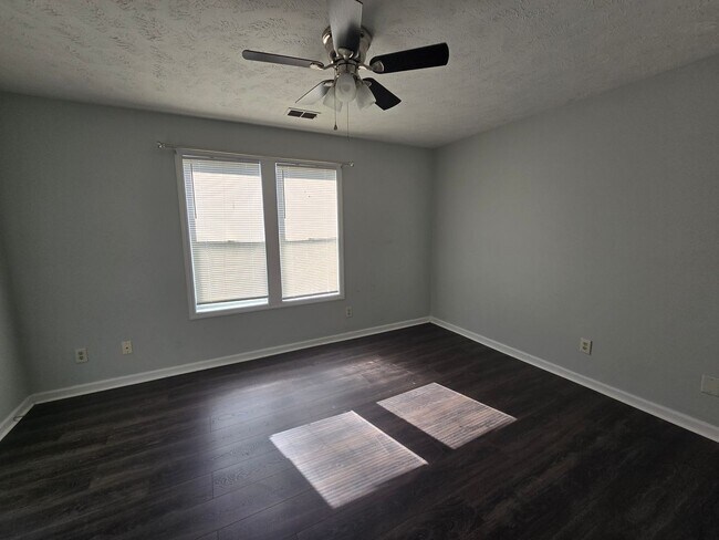 Building Photo - 979-7 Stewarts Creek ~ Stewarts Creek