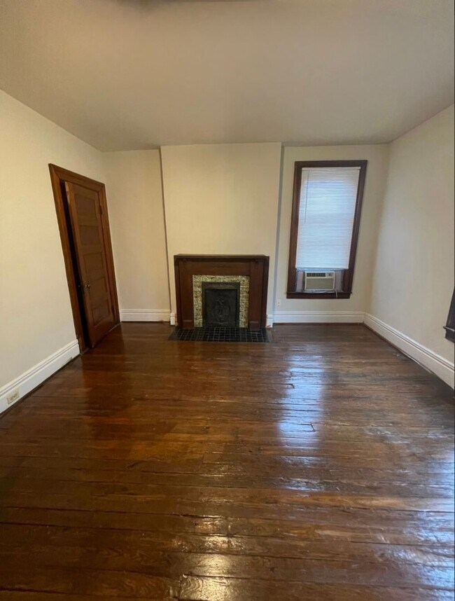 Building Photo - THREE 2 BEDROOM APARTMENTS IN THIS BUILDIN...