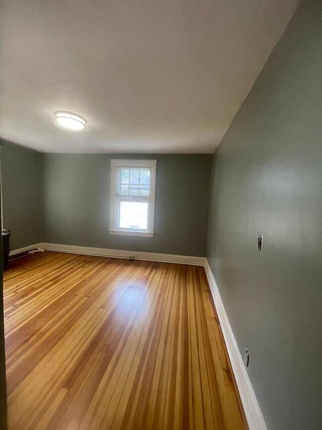 Building Photo - 19 Burgoyne St