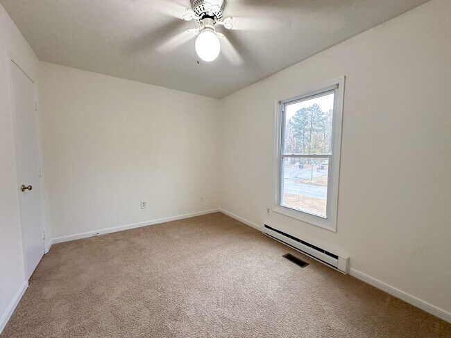 Building Photo - Move-In Ready on Large Corner Lot!