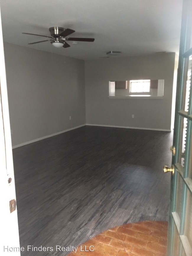 Building Photo - 2 br, 2.5 bath House - 4448 Stumberg Lane