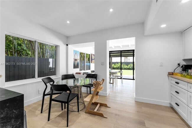 Building Photo - 1826 Fairhaven Pl