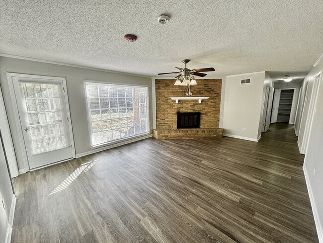 Building Photo - 6843 Amersham Dr