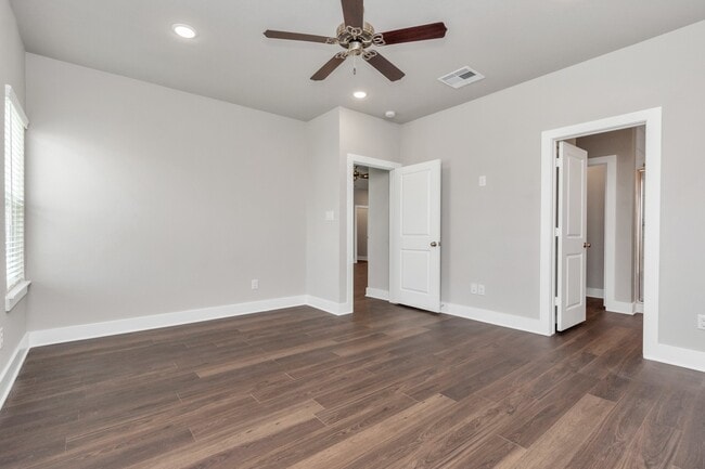 Building Photo - 10638 Cascade Crk Dr