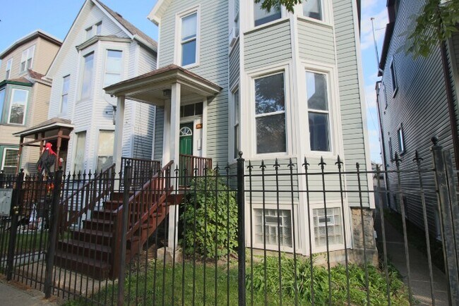 Primary Photo - 1811 N Kedzie Ave