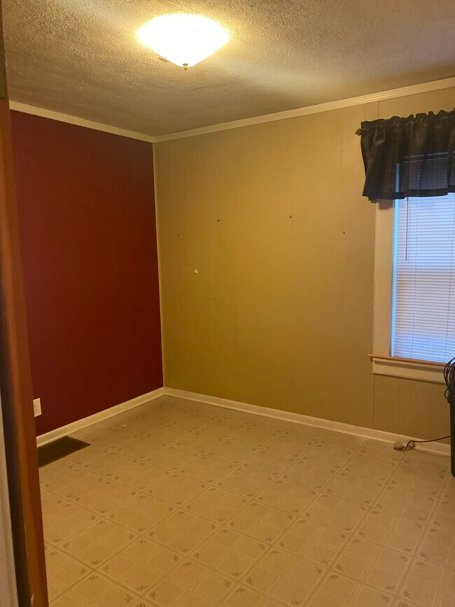 Building Photo - 1402 Walnut Ave