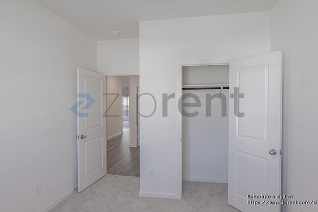 Building Photo - 4921 Redhead Dr