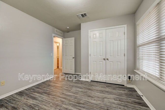 Building Photo - 13313 SW 2nd Terrace