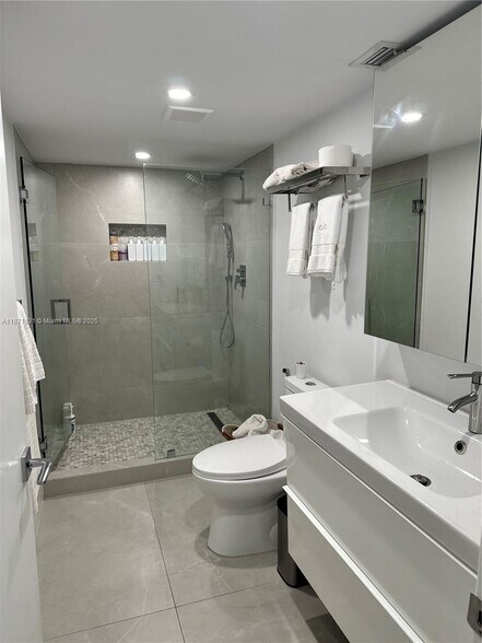 Building Photo - 1865 Brickell Ave