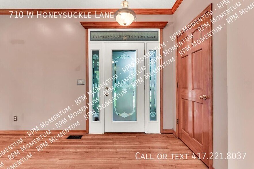 Building Photo - 710 Honeysuckle Ln