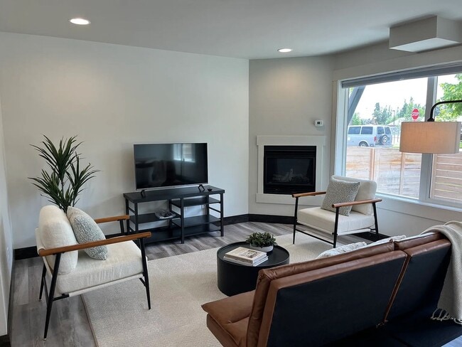 Building Photo - Whitefish townhouse for rent! 3 bed 2.5 ba...