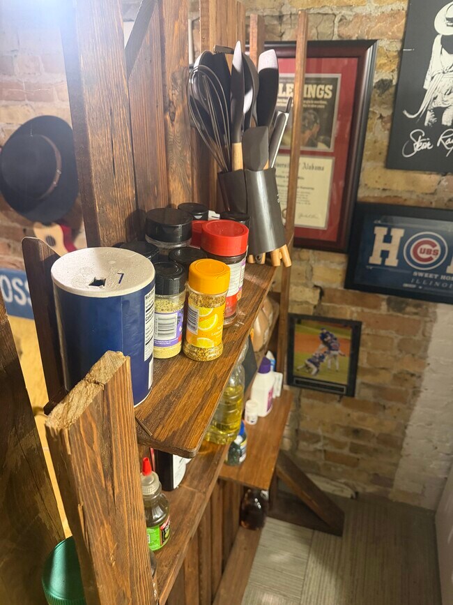 Building Photo - 417 W Webster Ave