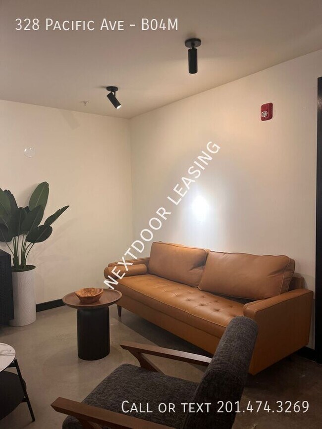 Building Photo - 328 Pacific Ave