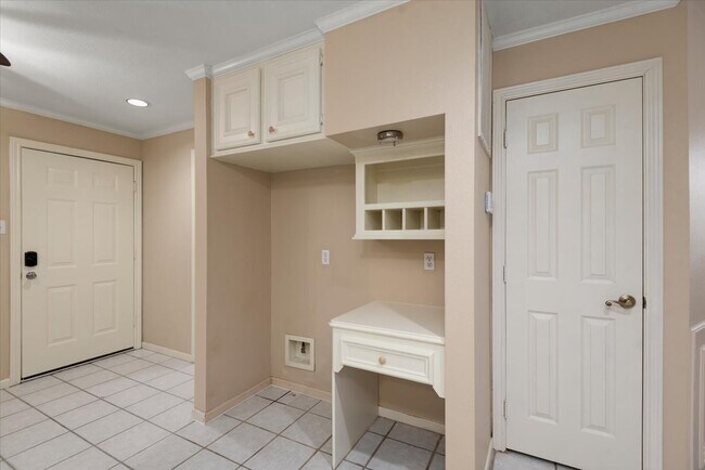 Building Photo - 14151 Buckingham Ln