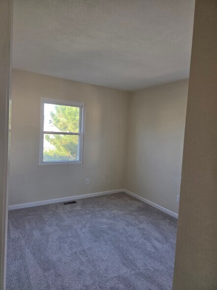 Building Photo - 1100 Clear Springs Rd