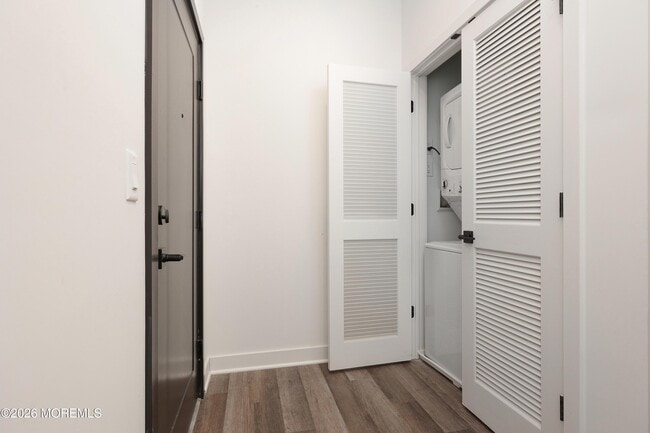 Building Photo - 6 West End Ct