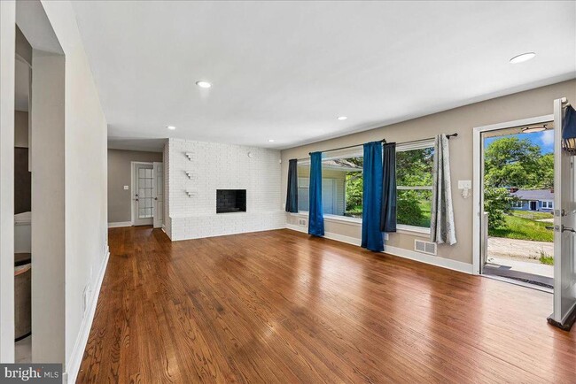 Building Photo - 3102 Romaine Ct
