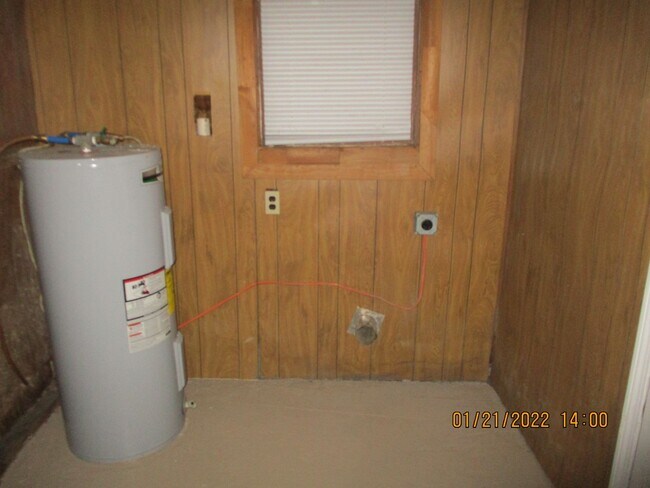 Building Photo - 2415 Rosebrier Ave