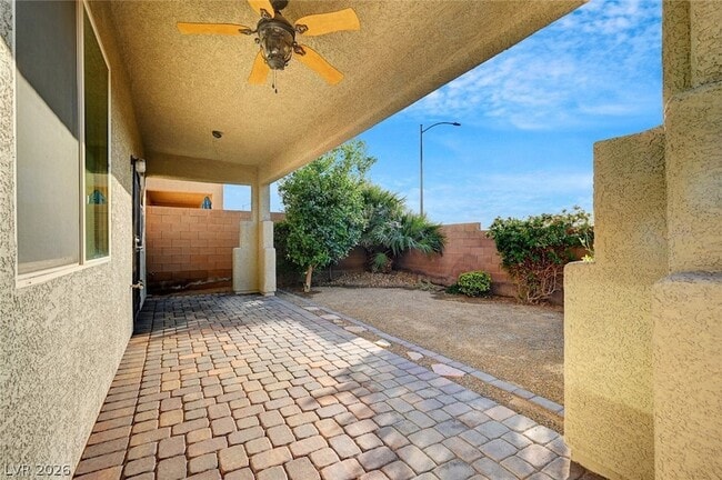 Building Photo - 985 Pebble Lake St