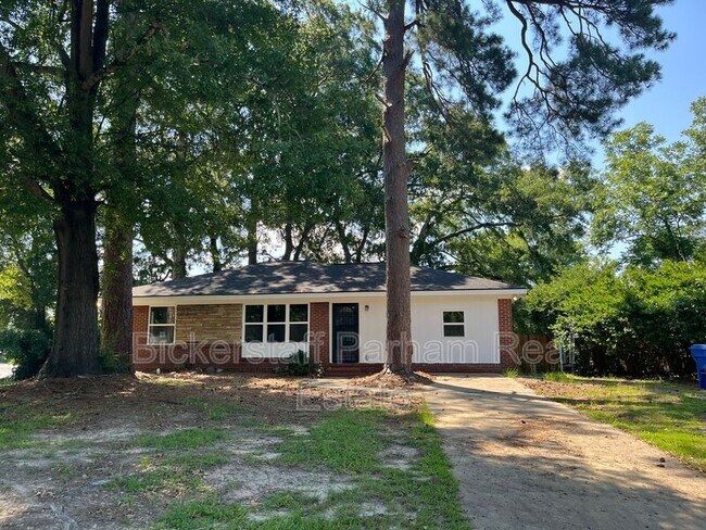 Building Photo - 2102 Somerset Ave