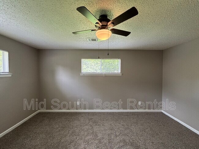 Building Photo - 4309 N Cypress St