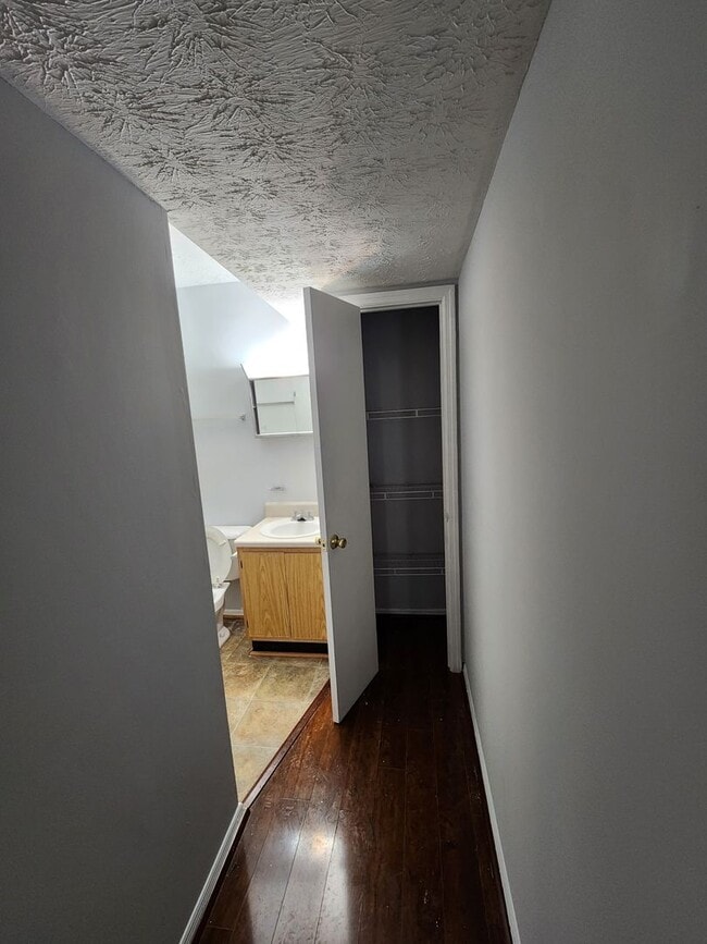 Building Photo - Move In Ready 3 Bedroom 2 Full Bath Home! ...