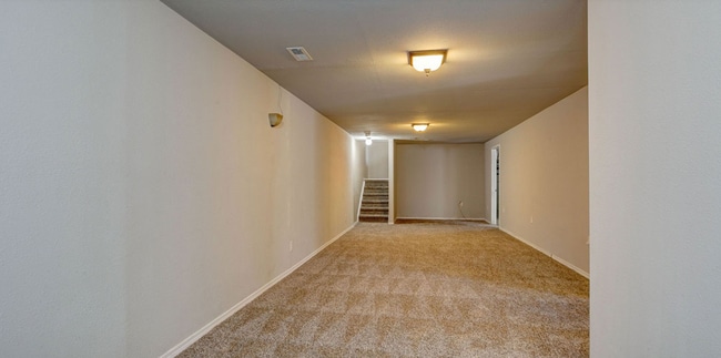 Building Photo - 747 Ponderosa Dr