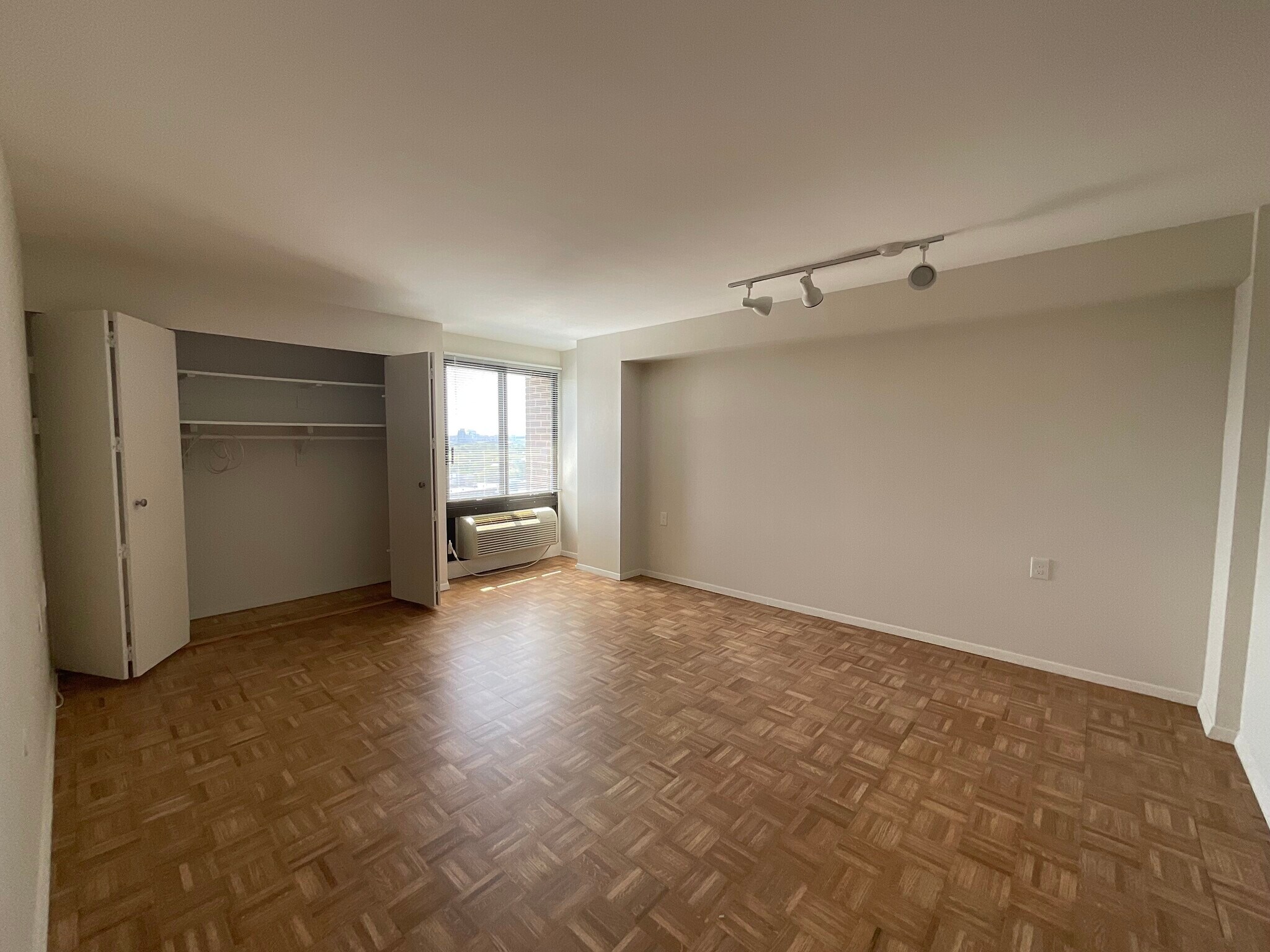 Building Photo - 1105 Massachusetts Ave