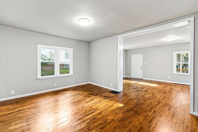 Building Photo - Remodeled 2-Bedroom Home in Saint Joseph with Off-Street Alley Parking